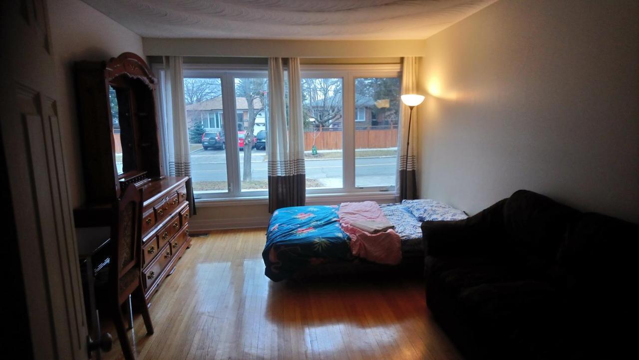 טורונטו Private Rooms 5 Min Finch West Subway - York University מראה חיצוני תמונה