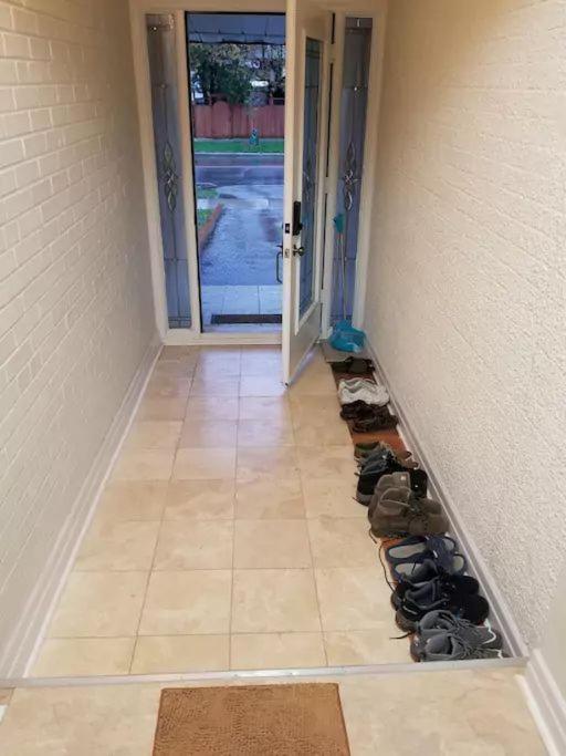 טורונטו Private Rooms 5 Min Finch West Subway - York University מראה חיצוני תמונה