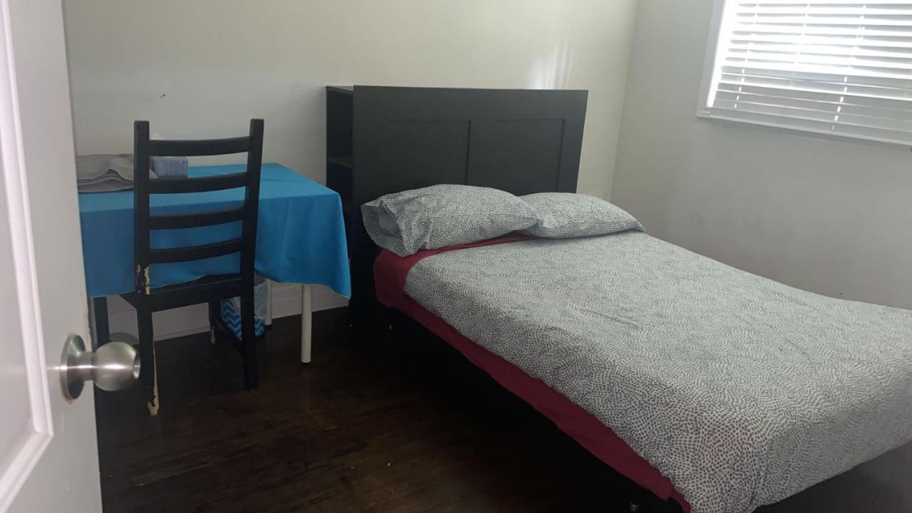 טורונטו Private Rooms 5 Min Finch West Subway - York University מראה חיצוני תמונה
